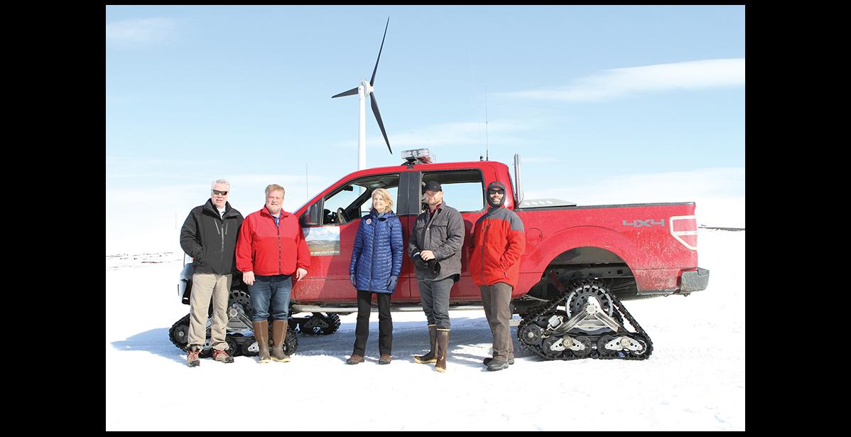 Photo by Peter Loewi VISITOR—Senator Lisa Murkowski poses at the Banner Ridge Wind Farm with, from left, Nome’s Washington D.C. lobbyist Jay Sterne, Mayor John Handeland, Derek McLarty and Ken Morton.